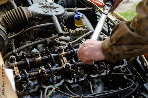 Fotografie The procedure for tightening the cylinder head bolts