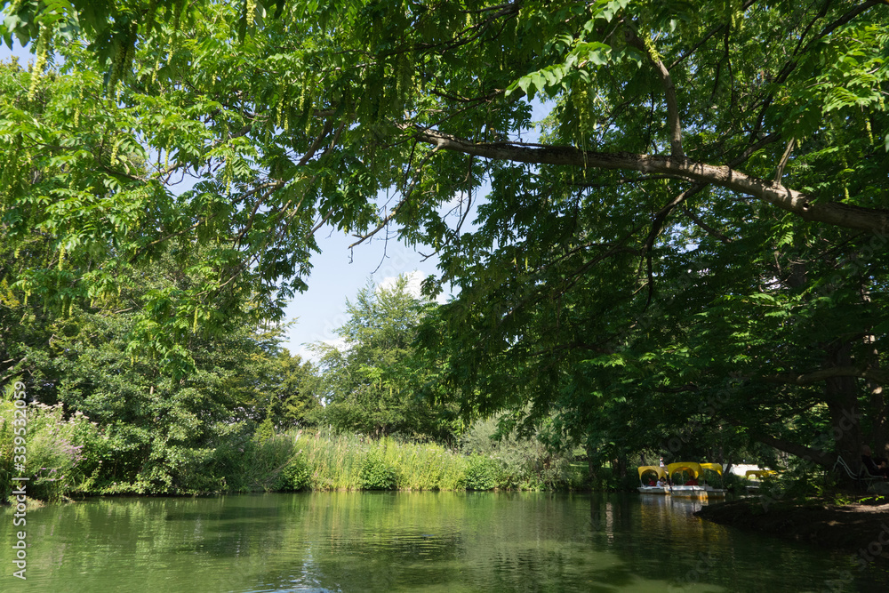 Bootsfahrt im Mannheimer Stadtpark (Luisenpark) Bootsfahrt im Mannheimer Stadtpark (Luisenpark)