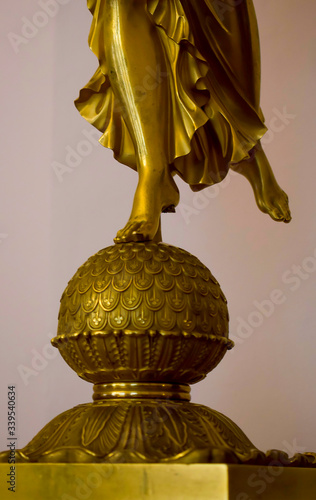 golden statue of buddha