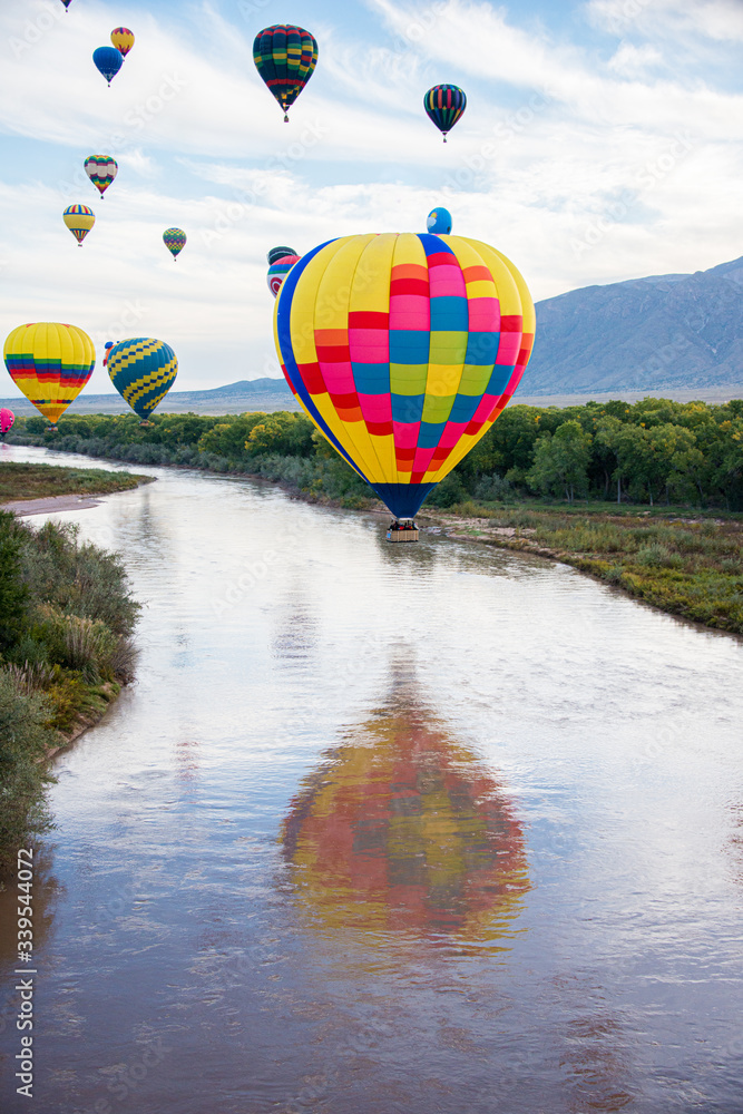 Fototapeta premium Hot Air Balloon Reflected in the Rio Grande