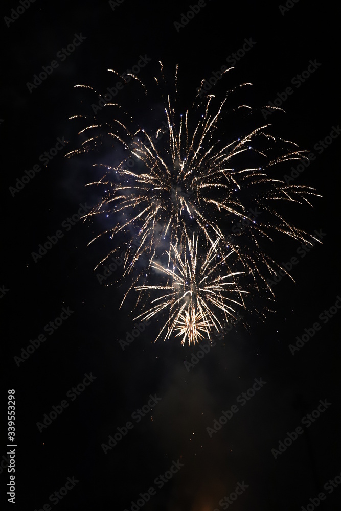 paysage dans la nuit feux d'artifice Gradignan 14 juillet paysage dans la nuit feux d'artifice Gradignan 14 juillet