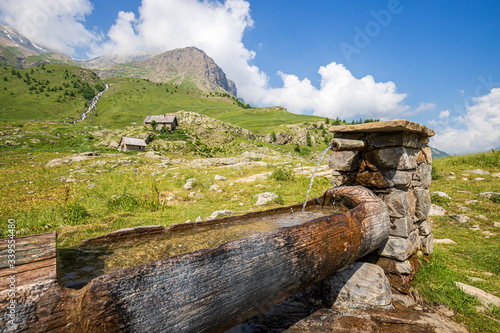 Abreuvoir au Saut du Laire, Prapic, Orcières, le Champsaur, Parc national des Écrins, Hautes-Alpes, France