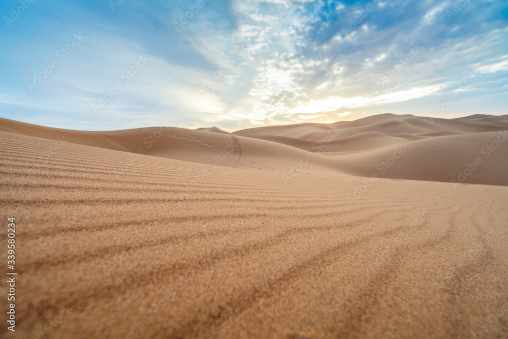 Fototapeta premium Beautiful sunset over sand dunes of Sahara Desert, Africa