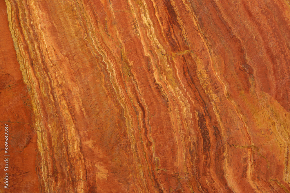 Natural stone in the colors of lush stripes with stripes called Travertin Rosso