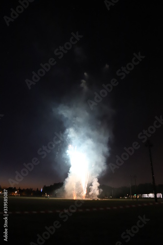 paysage dans la nuit feux d'artifice Gradignan 14 juillet