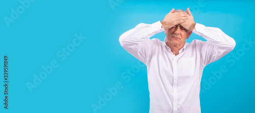 Fotografi adult or senior man isolated on color background with your hands on your head