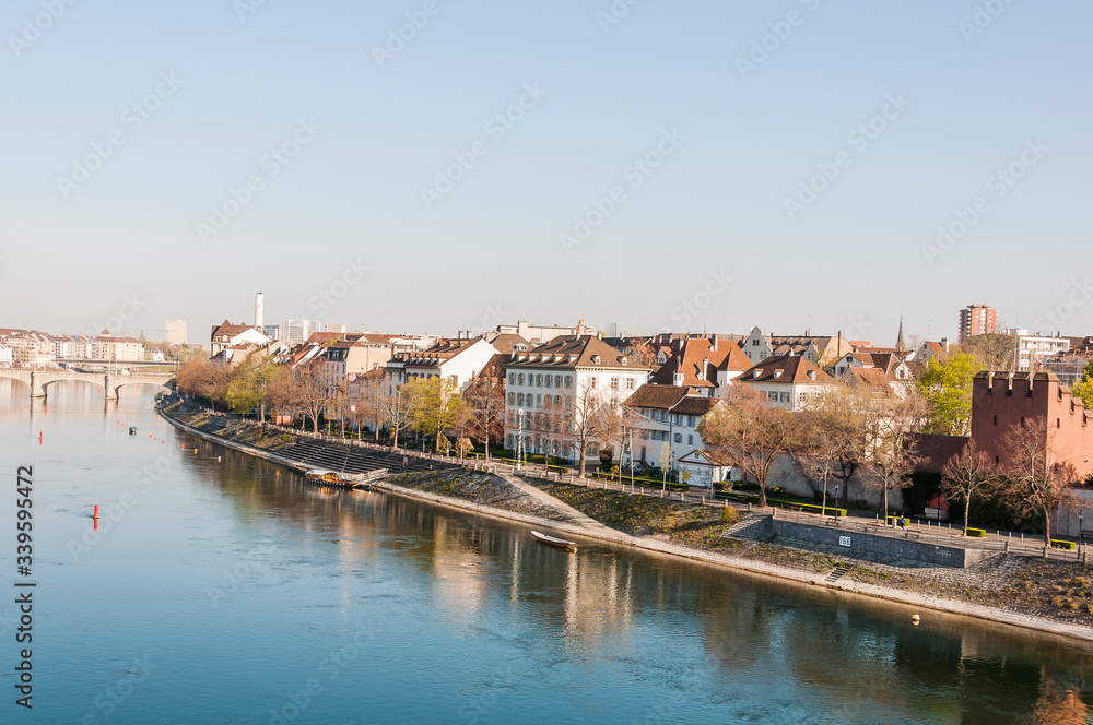 Basel, Rhein, Rheinufer, Kleinbasel, Oberer, Rheinweg, Rheinbrücke, Fähre, Altstadt, Altstadthäuser, historische Häuser, Frühling, Schweiz