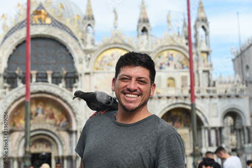 Smiling man with a bird on his shoulder - Venice