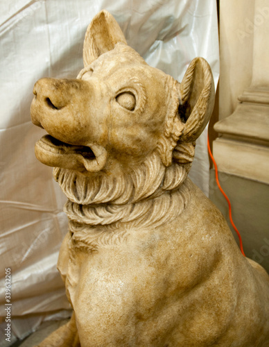 dog statue