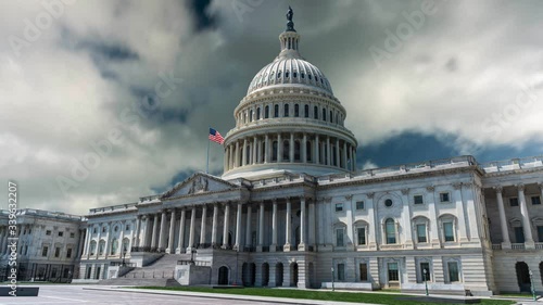 Wallpaper Mural US Capitol time lapse cinemagraph with clouds rushing away from the camera. Torontodigital.ca