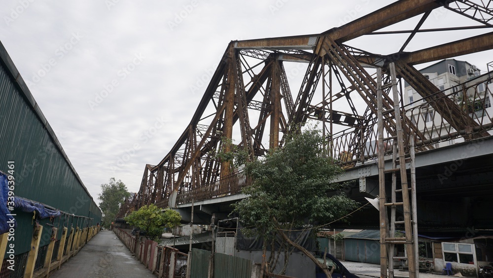 Obraz premium cau long bien bridge in hanoi