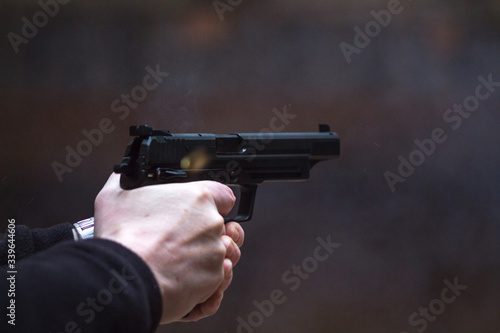 Canvastavla Pistole 9mm schießt