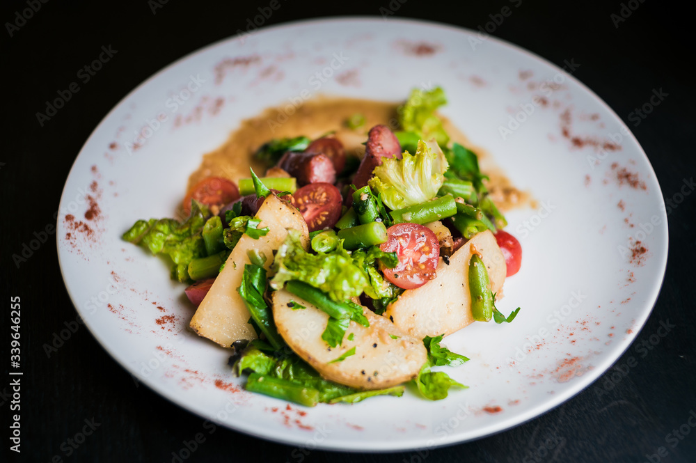 Munich salad with potatoes and sausages