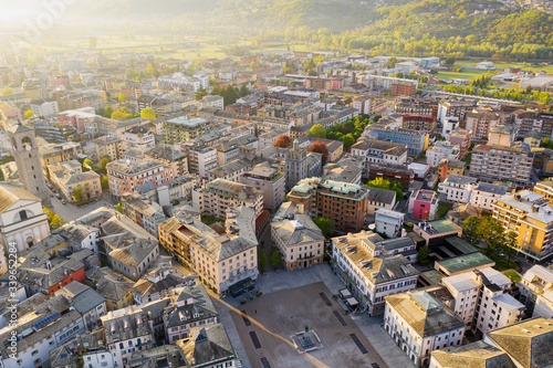 Quadro su tela Sondrio - Valtellina (IT) - panoramic view of Piazza Garibaldi