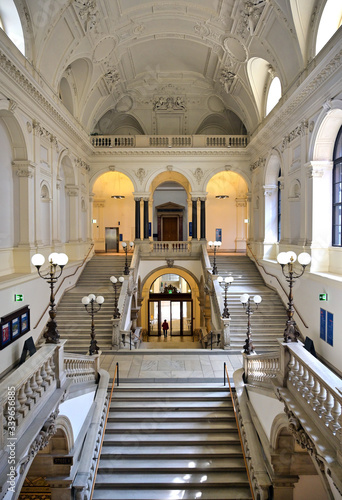 Obraz na płótnie Vienna, Austria - May 19, 2019 - The University of Vienna is a public university located in Vienna, Austria. w salonie
