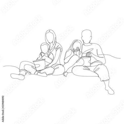 rimanere a casa progettato in un'unica linea continua, padre di famiglia madre e due bambini sul divano photo