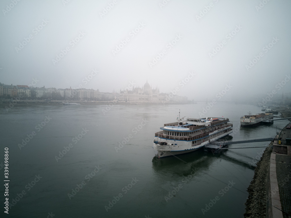Niebla en Budapest, Hungría