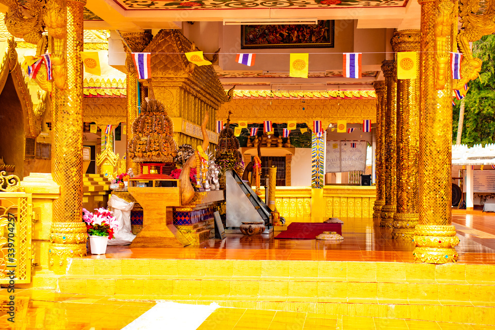 Fototapeta premium A beautiful view of buddhist temple at Chiang Rai, Thailand.
