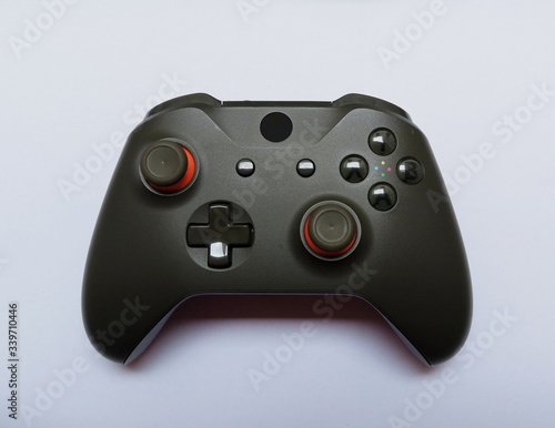 Xbox Controller auf Weißem Hintergrund. Logo zensiert. photo