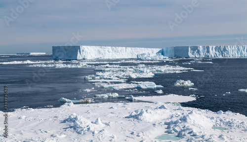 Tableau sur toile Tabular Icebergs in the Weddell Sea