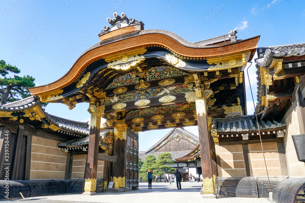 Naklejka premium 二条城 二の丸御殿唐門