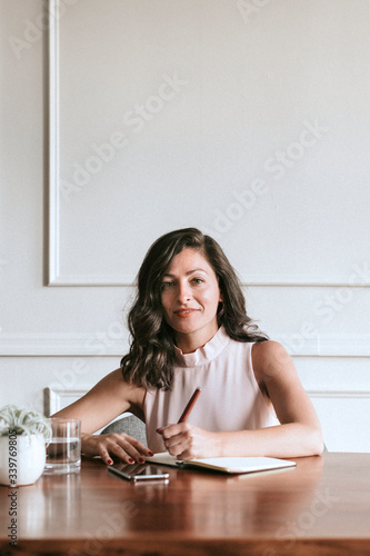 CEO in her stylish office © rawpixel.com