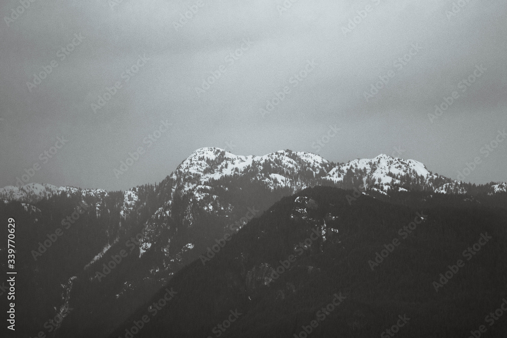 Obraz premium fog and now over the mountains