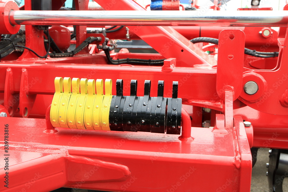 Image of spring gaskets to adjust the stroke of the hydraulic cylinder.