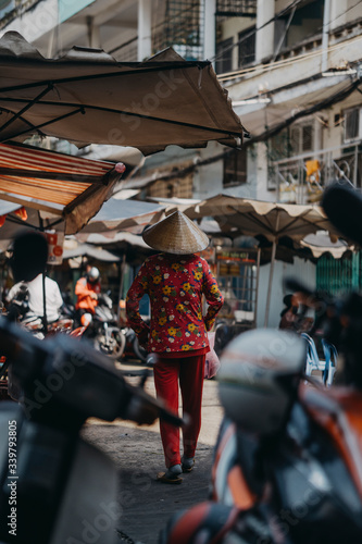 Life and people in Chinatown (Cholon), District 5, Ho Chi Minh city © CravenA