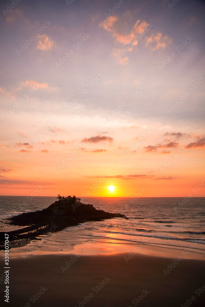 Obraz premium Beautiful sunset in Hon Ba - Vung Tau, Viet Nam, Nghinh Phong cape, it is between Bai Truoc and Bai Sau
