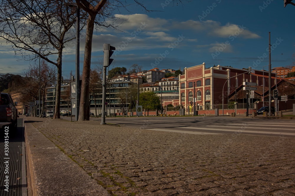 Estrada da Circunvalação no local de Massarelos do Porto, Portugal. Neste local existe o Museu do Carro Eléctrico e um Heliporto.