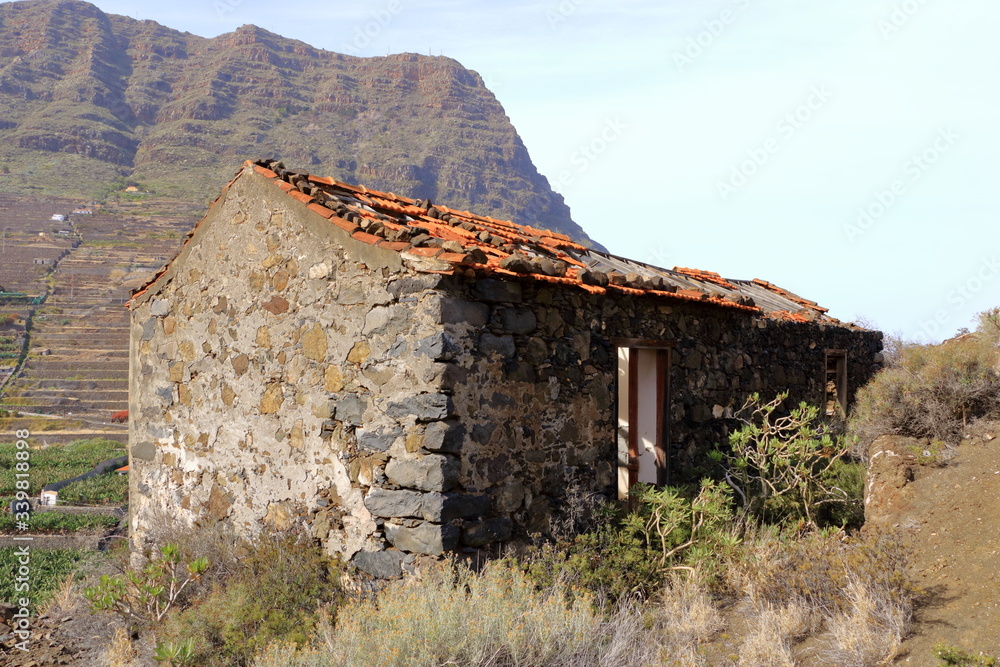 lodge or small house abandoned and falling down in La Gomera, Spain lodge or small house abandoned and falling down in La Gomera, Spain