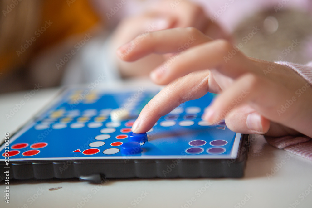 wir bleiben zu Hause und spielen Mensch ärgere Dich nicht wir bleiben zu Hause und spielen Mensch ärgere Dich nicht