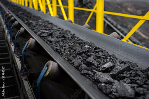 Fotobehang opencast mine - belt conveyor - coal, stones - transport