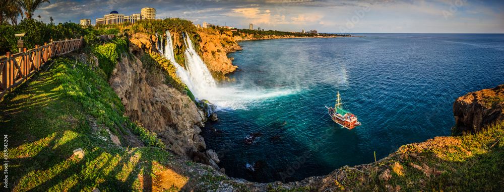 Obraz premium Duden waterfall in Antalya