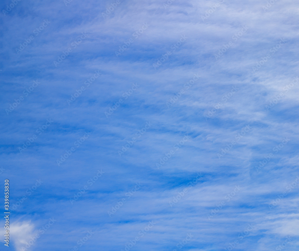 Der blaue Himmel mit weißen Wolken Der blaue Himmel mit weißen Wolken