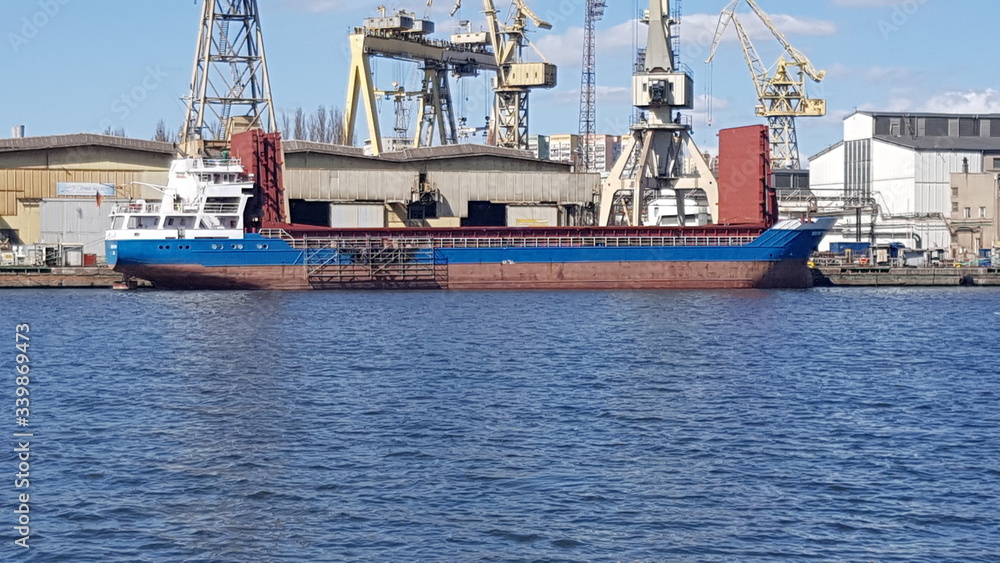 Fototapeta premium ship in the port