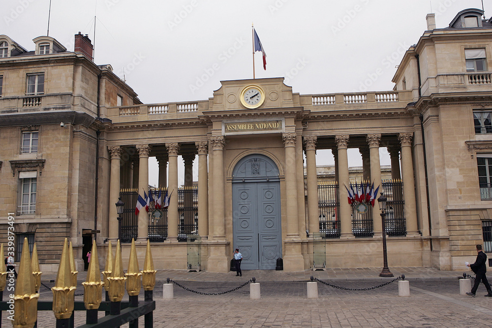 Naklejka premium Ambiance, architecture et couloirs de l' Assemblee Nationale