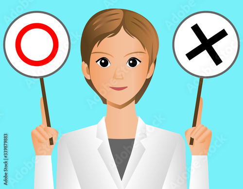 丸バツで説明する女性