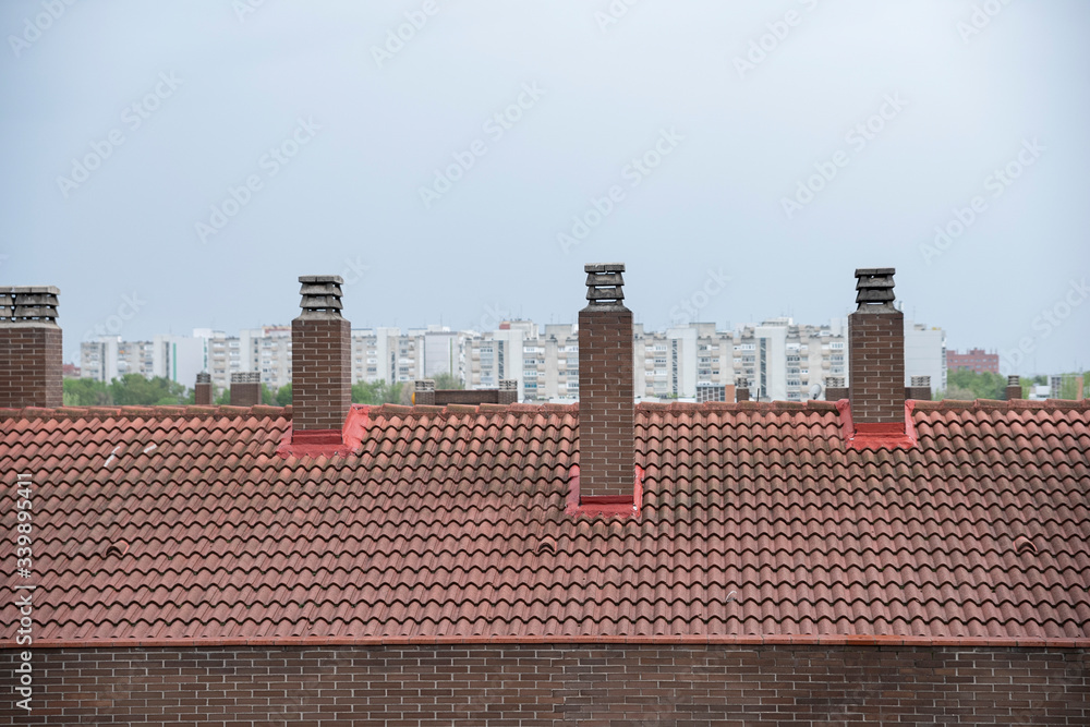 Naklejka premium Chimeneas y edificios
