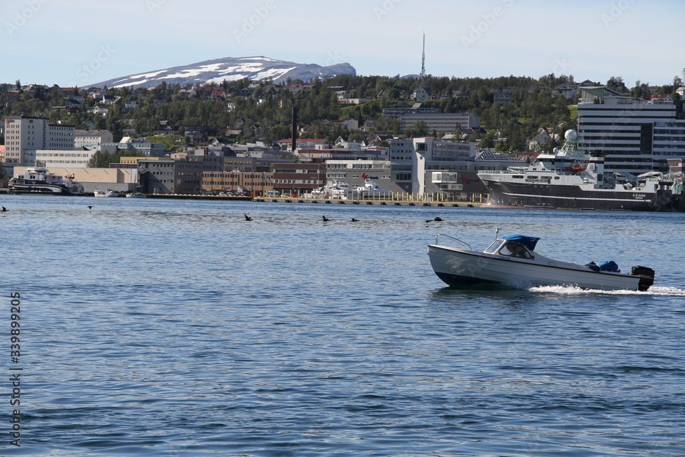 Obraz premium tromso tromsø water travel tourism sea coast nature port blue landscape sky harbor architecture europe boatship mountain summer bay view city beautifull 