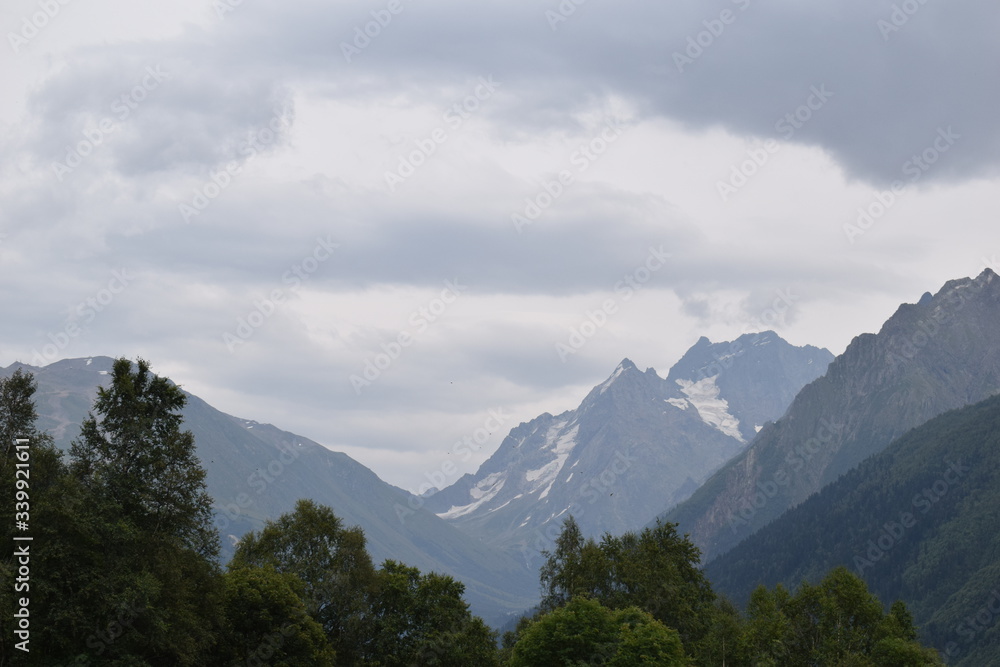 Obraz premium clouds over the mountain