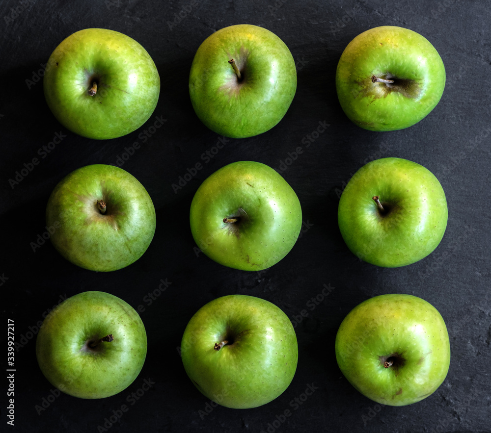 green apples aligned ordinates isolated on black background tic tac toe green apples aligned ordinates isolated on black background tic tac toe