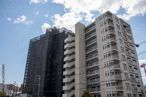 青空とマンション