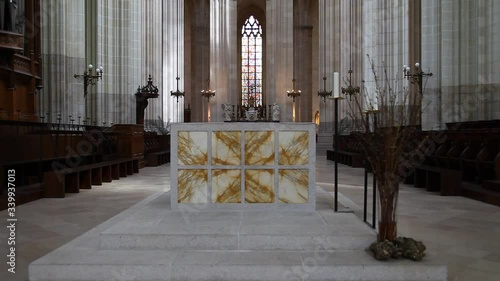 intérieur de la cathédrale Saint-Pierre-et-Saint-Paul à Nantes photo