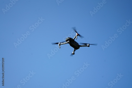 Fototapeta Naklejka Na Ścianę i Meble -  drone nel cielo
