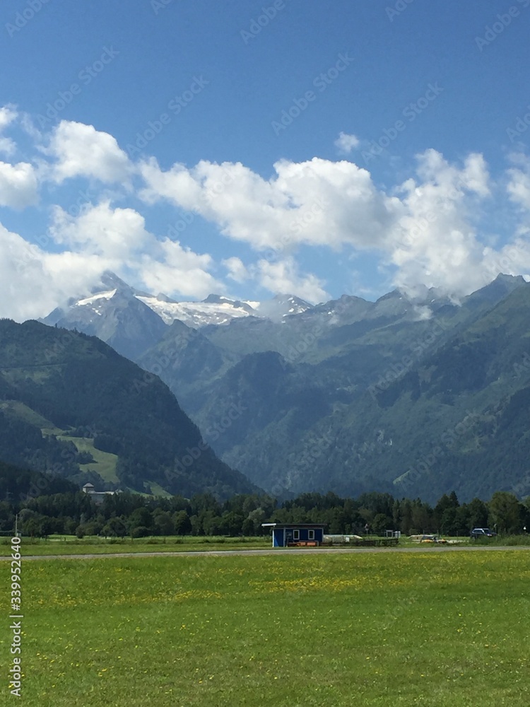 Fototapeta premium austria round trip with a cessna 172