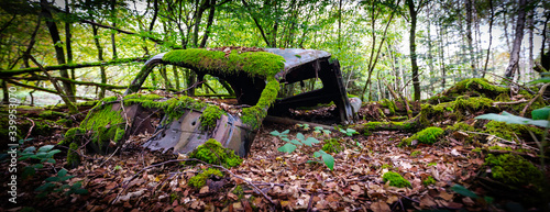 Voiture abandonnée 
