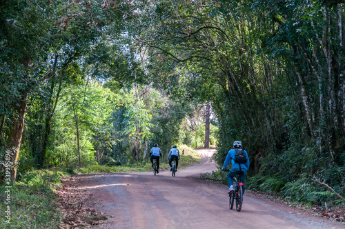 Viagem de cicloturismo nos Caminhos de Pedra, regiao de Bento Goncalves, Rio Grande do Sul, Brasil, foto de Ze Paiva, Vista Imagens. photo