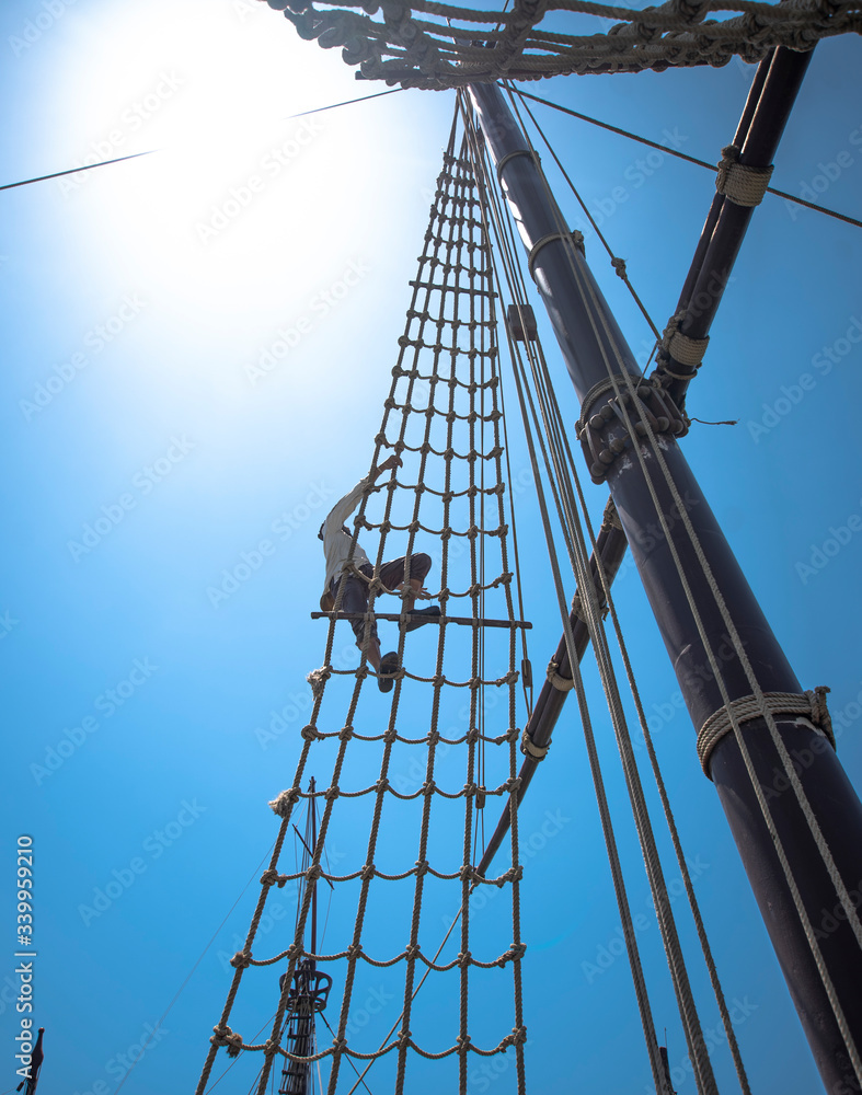 Obraz premium pirate ship and not real men in the rope